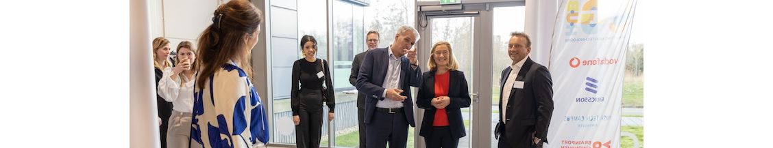 Minister maakt in 5G Hub kennis met 'hightech Dutch innovatie'